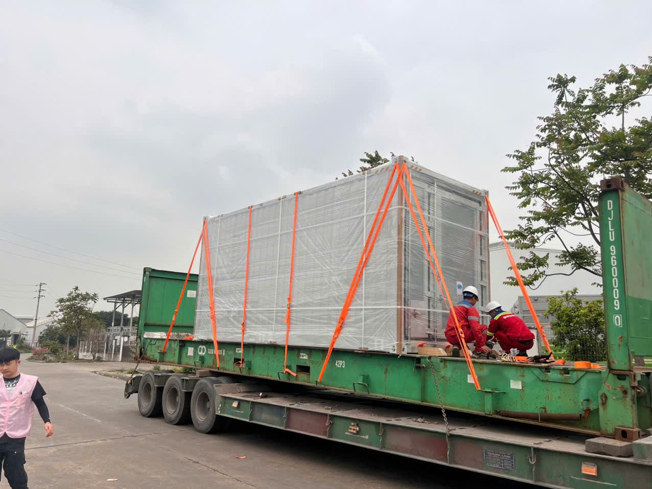 Chằng buộc hàng nông sản khô tại Song Khê