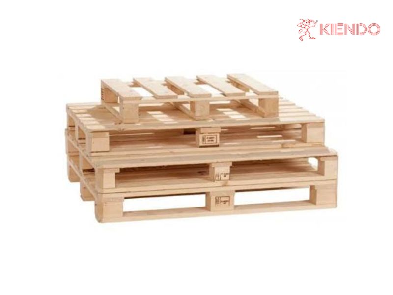 So sánh pallet 2 hướng và pallet 4 hướng khác nhau ra sao?